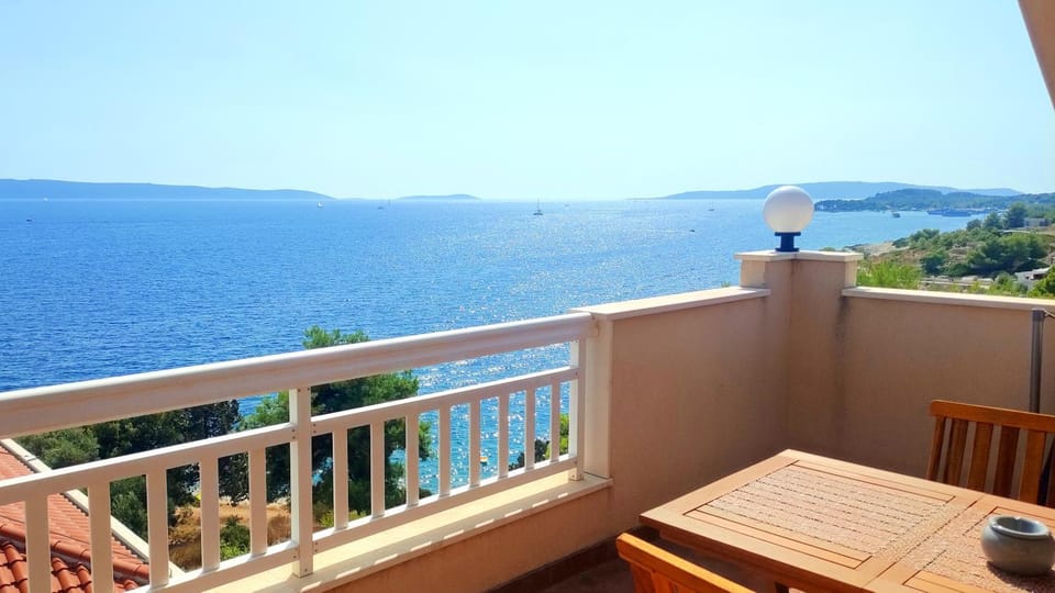 Neighbourhood, Balcony/Terrace, Balcony/Terrace, Seating area, Dining area, Sea view