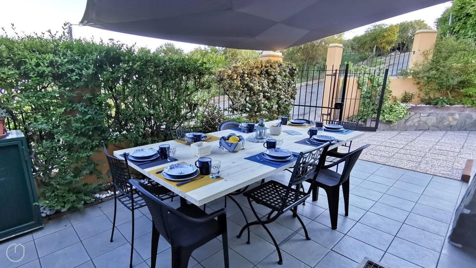 Garden, Dining area