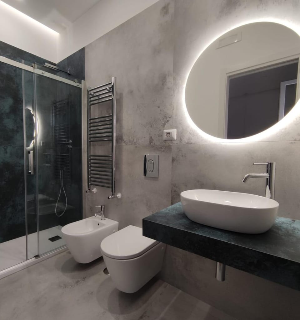 Shower, Bathroom, towels