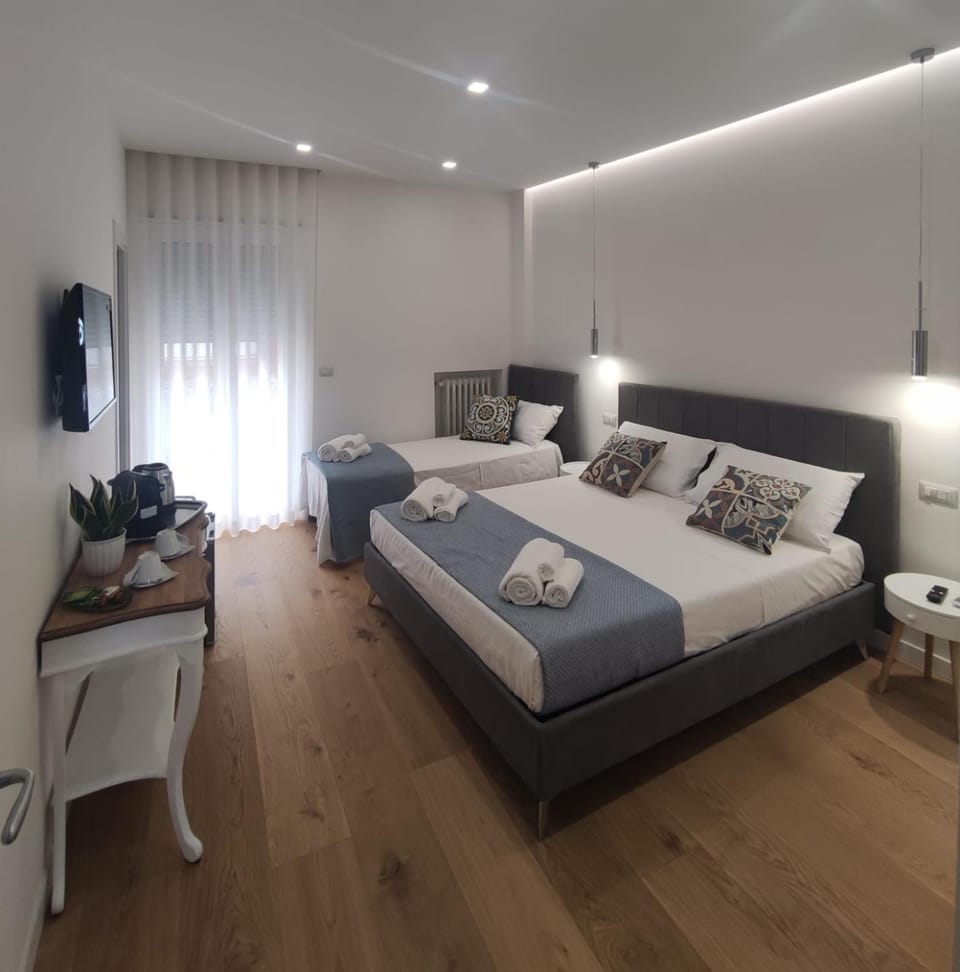 Bedroom, towels