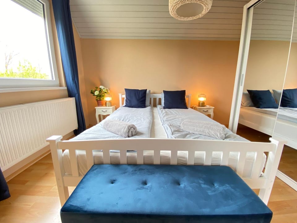 Photo of the whole room, Bedroom