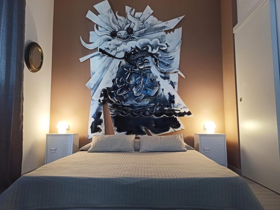 Bed, Photo of the whole room, Decorative detail, Bedroom