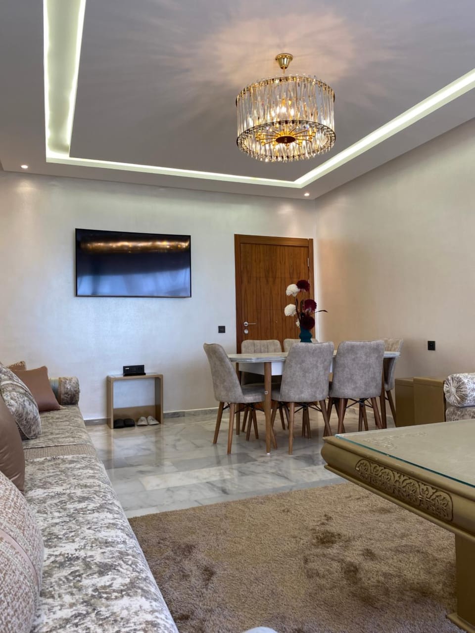 Living room, Seating area, Dining area