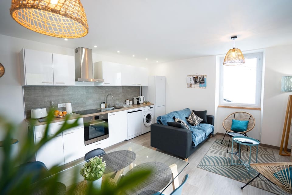 Kitchen or kitchenette, Living room, Dining area, dishwasher, oven, pet friendly, stove, washing machine