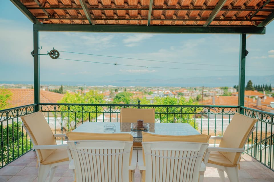 Patio, Day, Natural landscape, View (from property/room), Balcony/Terrace, Dining area