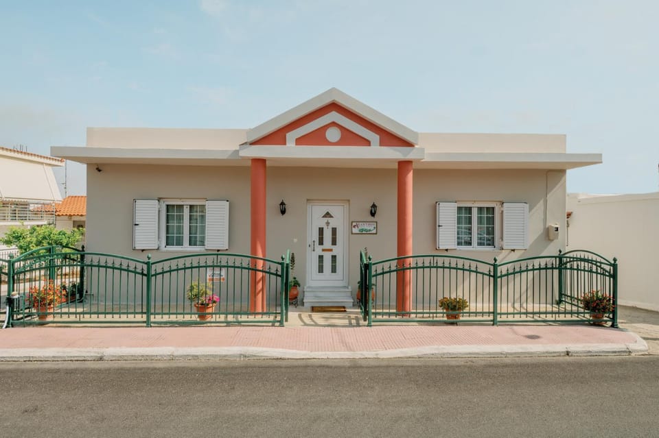 Property building, Day, Garden