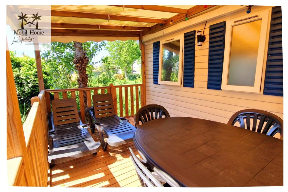 Patio, Dining area, Meals