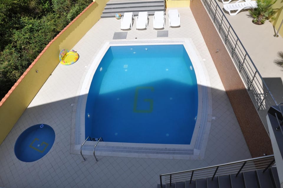 Balcony/Terrace, Swimming pool