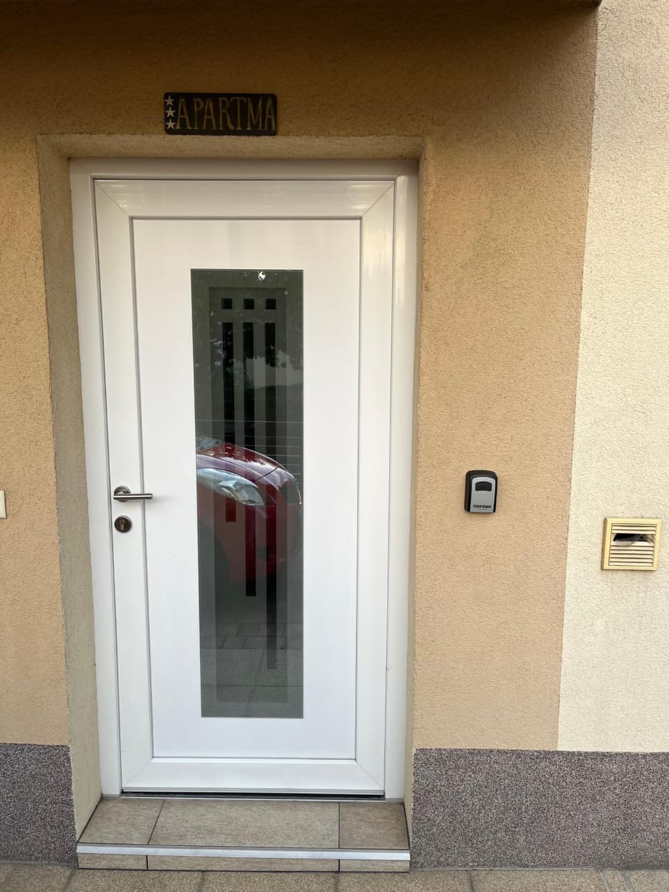 Facade/entrance