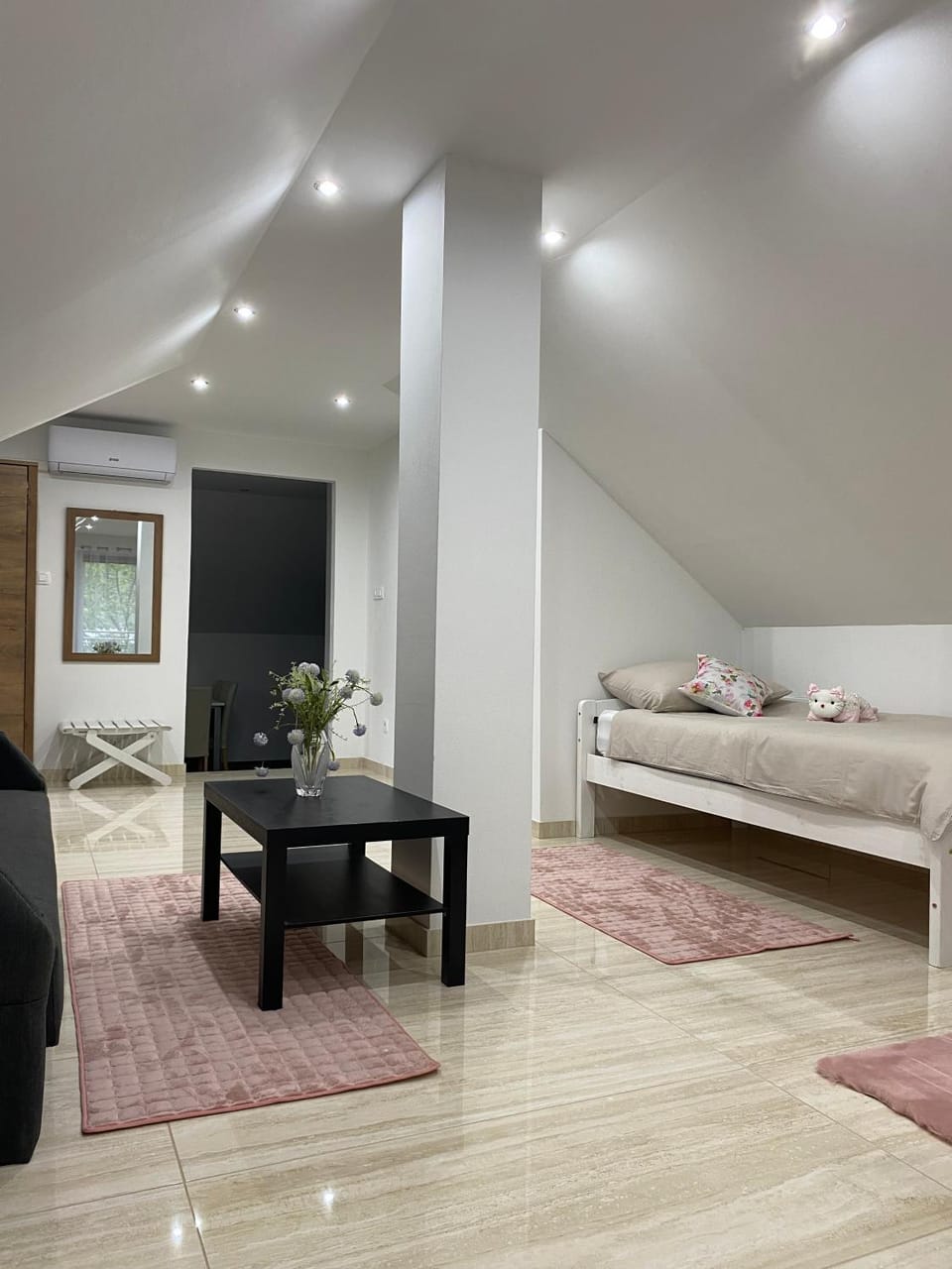 Bed, Living room, Photo of the whole room, Seating area, Bedroom