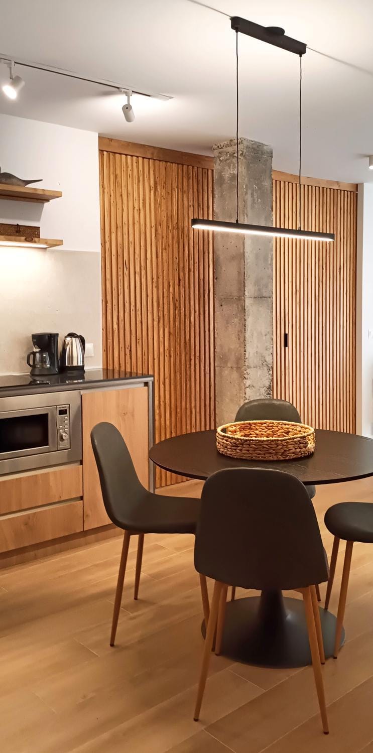 Kitchen or kitchenette, Seating area, Dining area