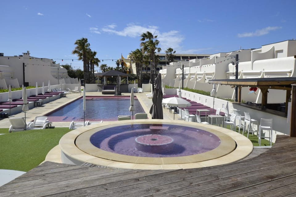 Hot Tub, Swimming pool