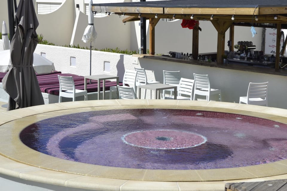 Hot Tub, Hot Tub