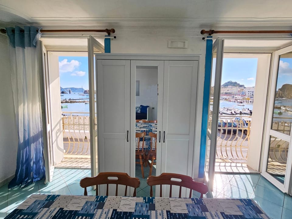 View (from property/room), Dining area, Sea view
