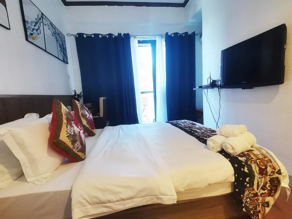 warm makati Apartment hotel in Makati