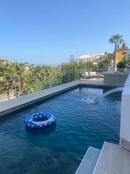 Magnifique Apartament A en una villa con piscina y jacuzzi Apartment in Benalmadena