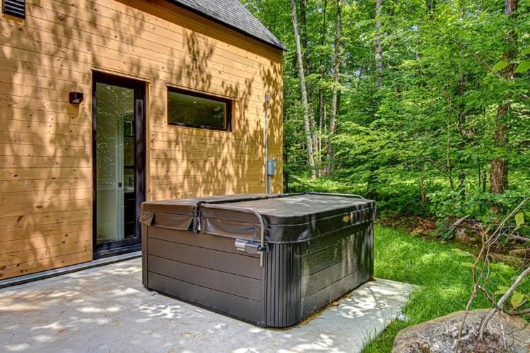 Nature's Paradis Chalets by Rcnt Chalets Chalet in Ontario