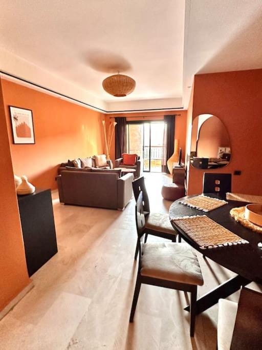 Appartement centre Guéliz avec terrasse spacieuse Apartment in Marrakesh