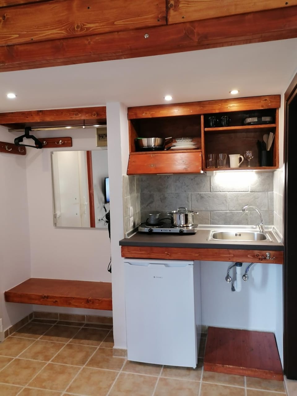 Kitchen or kitchenette