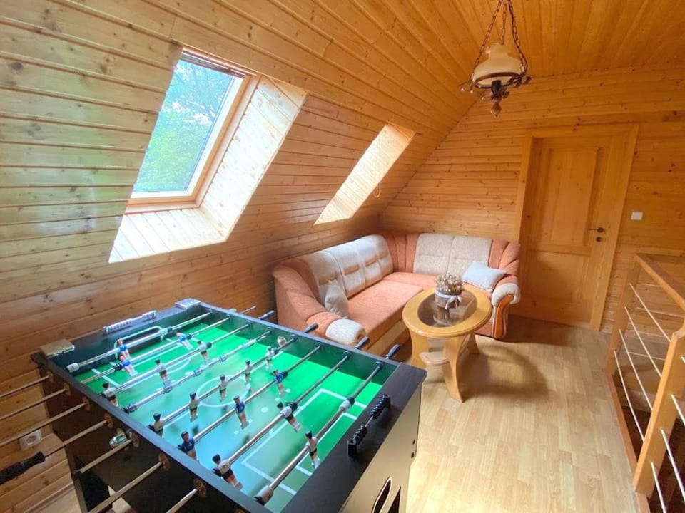 Darts, Seating area