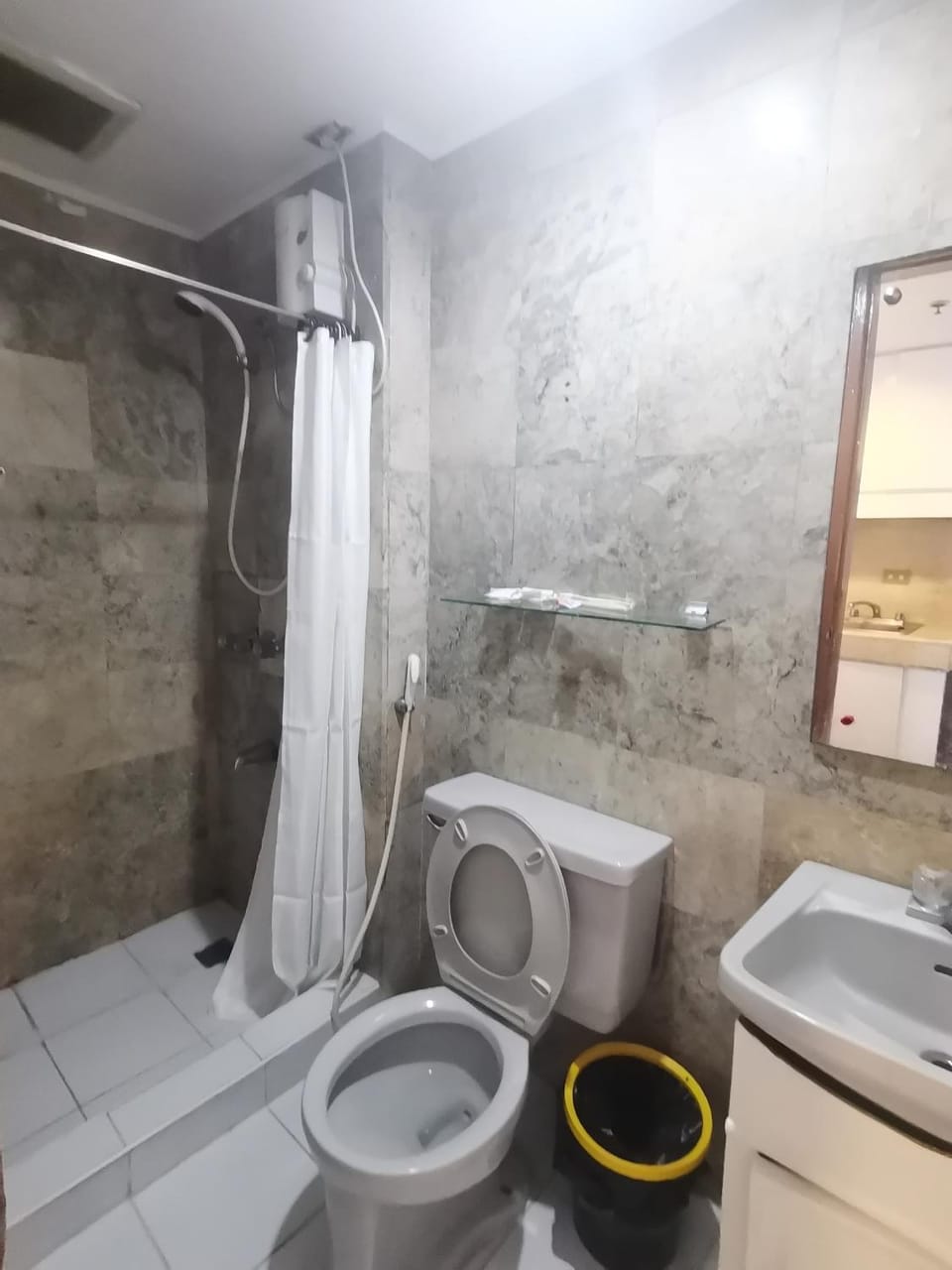 Shower, Toilet