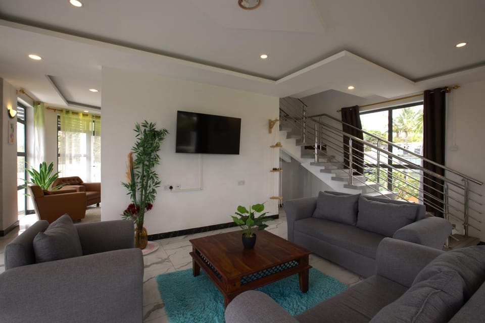 Communal lounge/ TV room