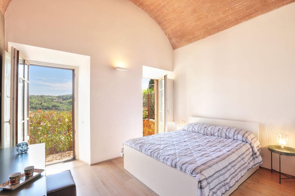 La Pergola Apartment in Tuscany
