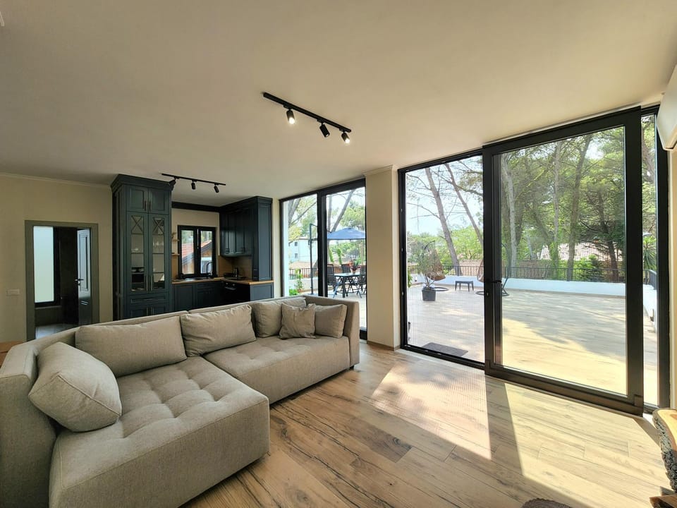 Living room, Seating area