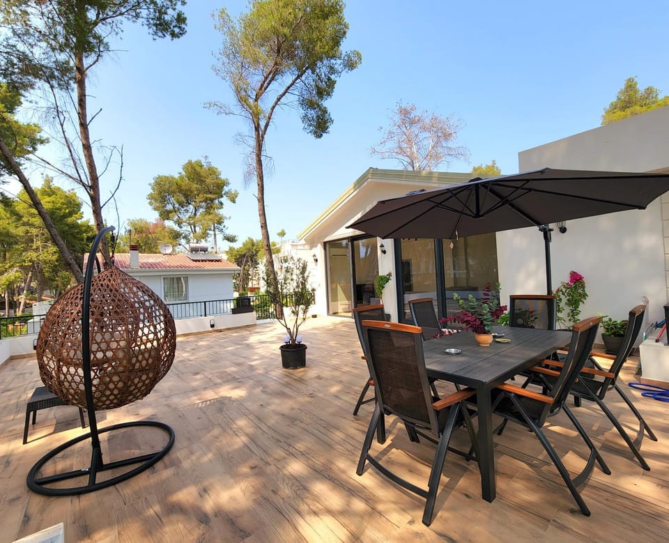 Property building, Spring, Day, Garden, Balcony/Terrace, Dining area, Garden view, sunbed