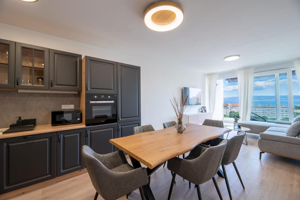 Kitchen or kitchenette, Living room, Seating area, Dining area, minibar, pet friendly