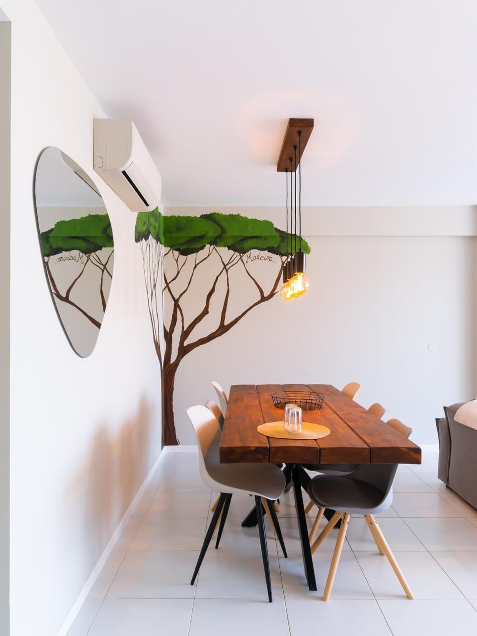 Seating area, Dining area, air conditioner