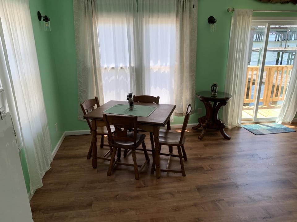 The Boat House - Water Front, WiFi, Pet Friendly home House in Norfolk