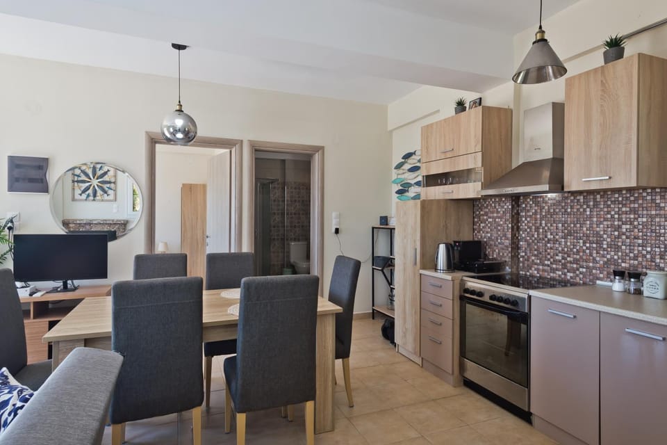 TV and multimedia, Coffee/tea facilities, Kitchen or kitchenette, Living room, Seating area, Dining area, pet friendly, stove