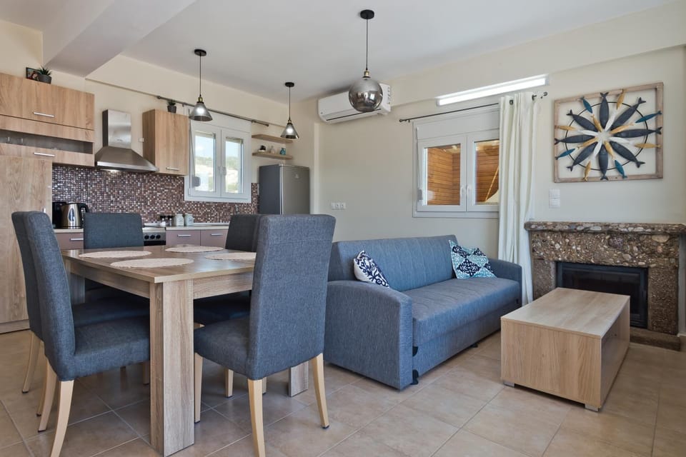 Bed, Kitchen or kitchenette, Living room, Seating area, Dining area, flat iron, air conditioner