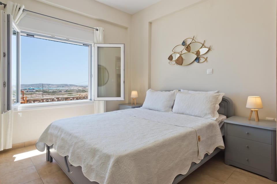 Bed, Natural landscape, Photo of the whole room, Bedroom, Sea view