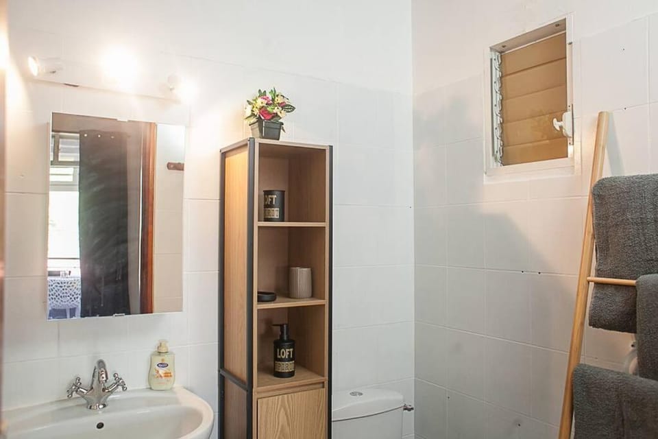 Bathroom, towels