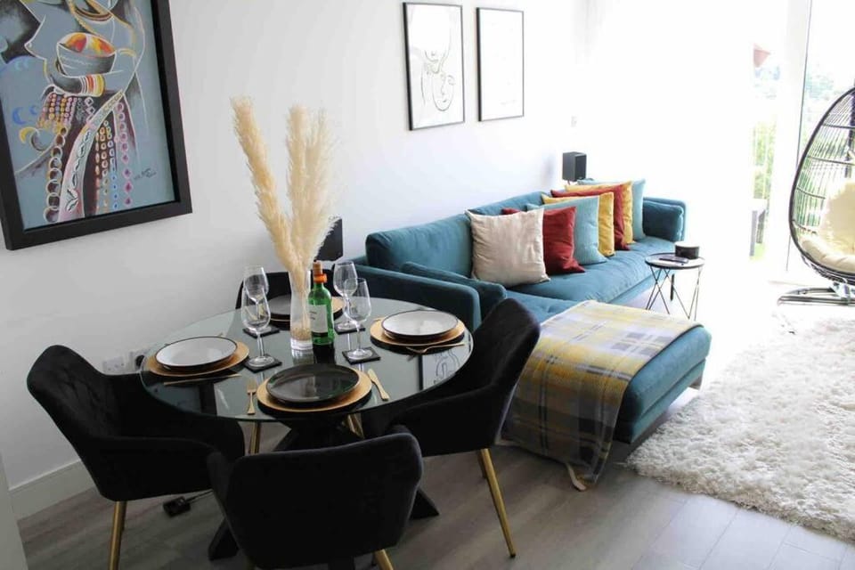 West London’s 1BD Condo Apartment in London Borough of Hillingdon