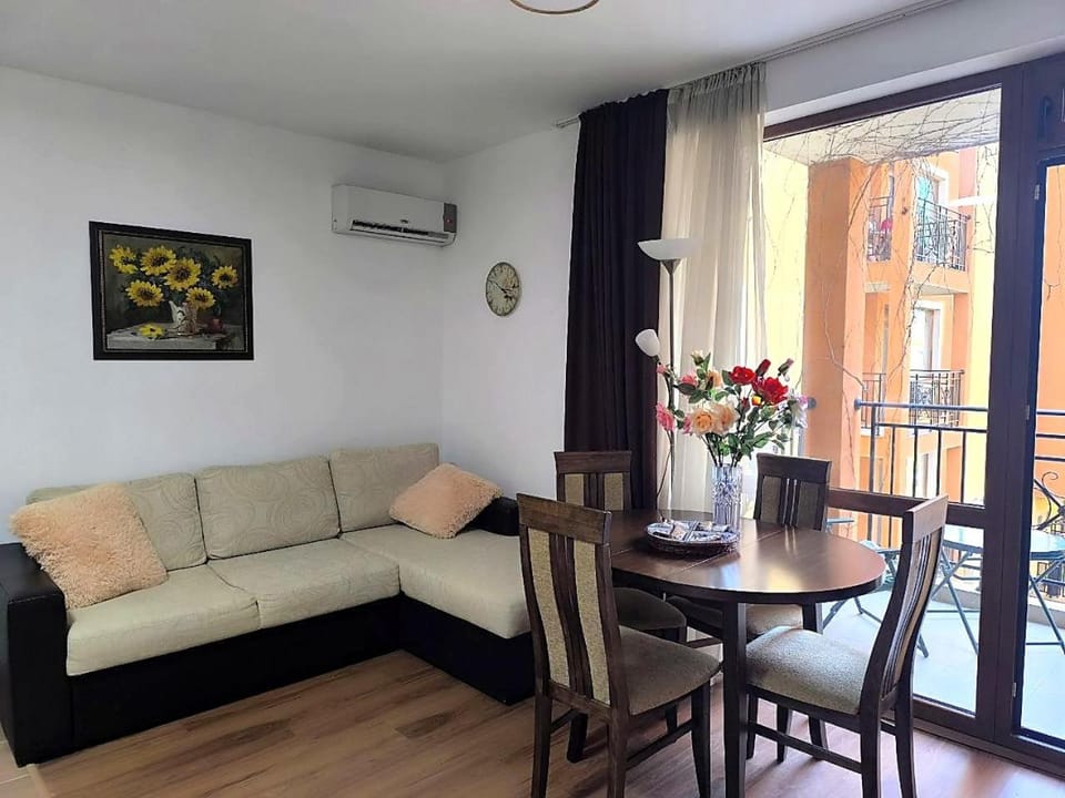 Dom-El Real Apartments in Victorio Complex Apartment in Burgas Province