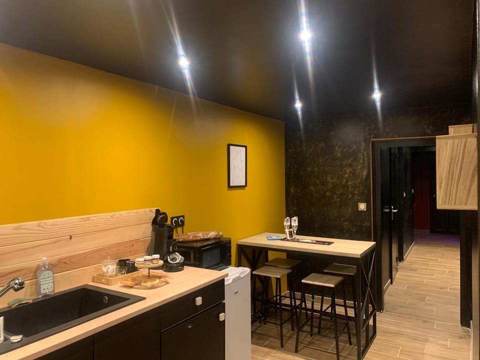 Restaurant/places to eat, Banquet/Function facilities, Seating area, Dining area