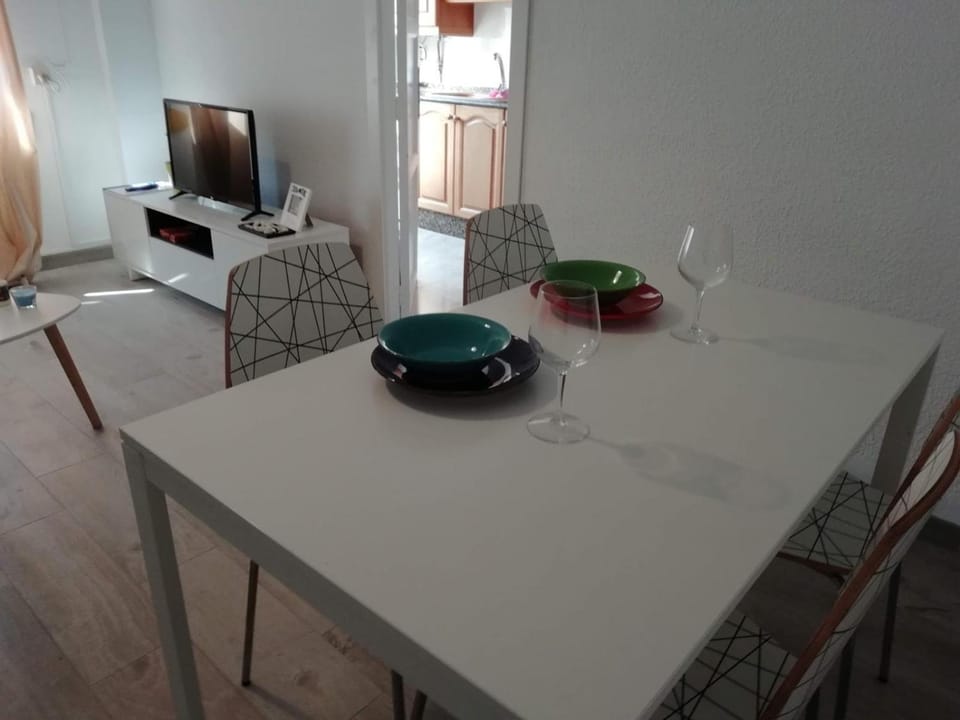 TV and multimedia, Seating area, Dining area