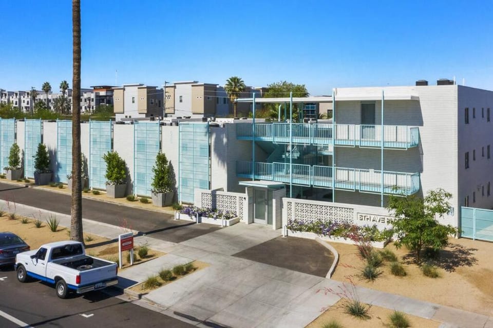 DTPH Mid Century Studio w/Pool & Parking Apartment in Phoenix