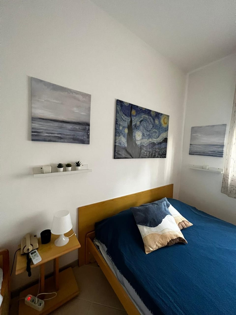 Bed, Decorative detail, Bedroom, towels, wardrobe