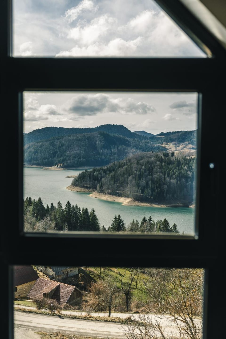 Nearby landmark, Natural landscape, Lake view, Mountain view