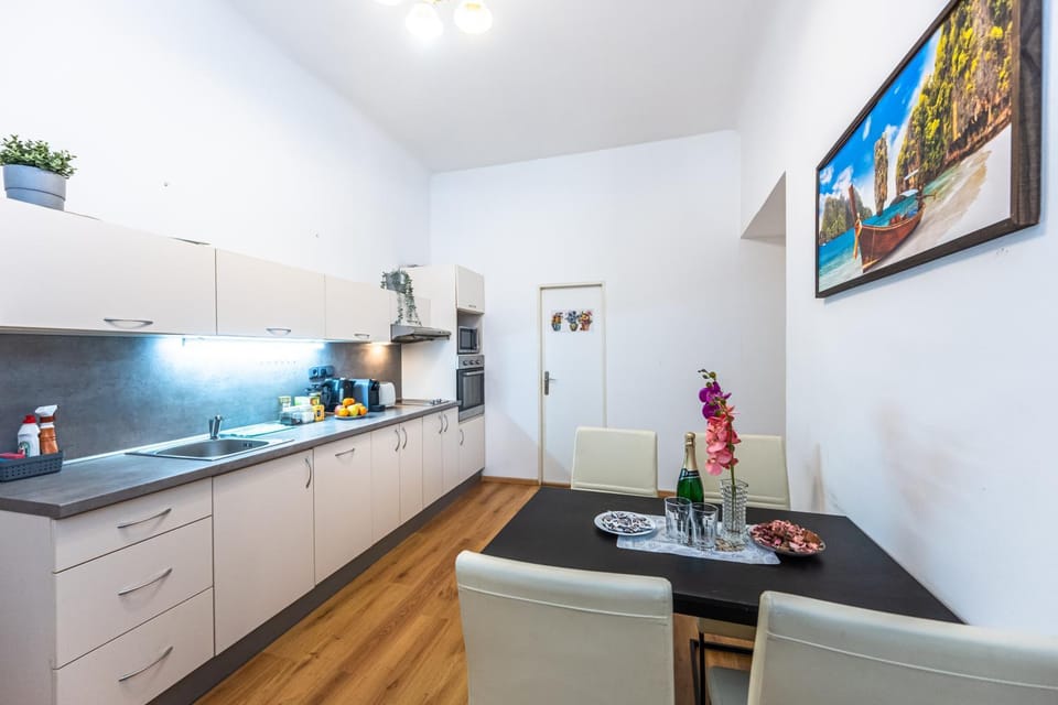 Coffee/tea facilities, Dining area, dishwasher, minibar, pet friendly, stove, toaster, kitchen