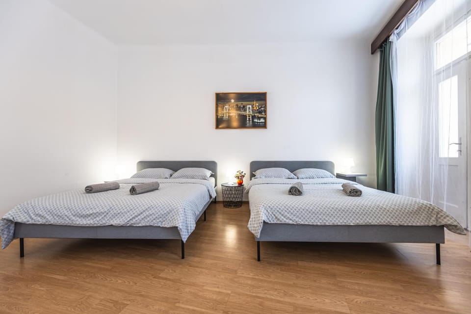Bed, Balcony/Terrace, Bedroom, towels