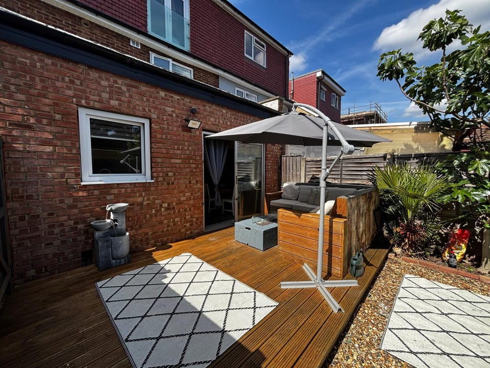 Modern 2 Bedroom Gem With Private Garden Apartment in London Borough of Camden