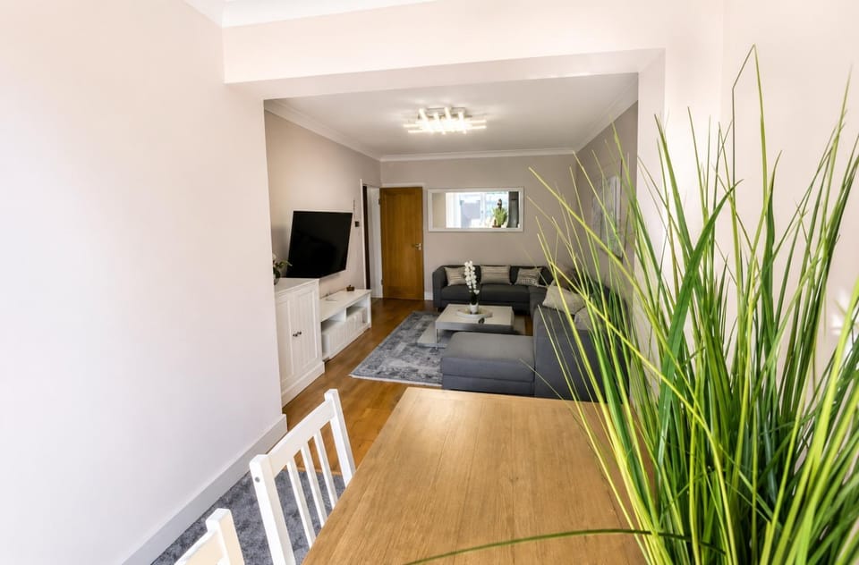 Modern 2 Bedroom Gem With Private Garden Apartment in London Borough of Camden