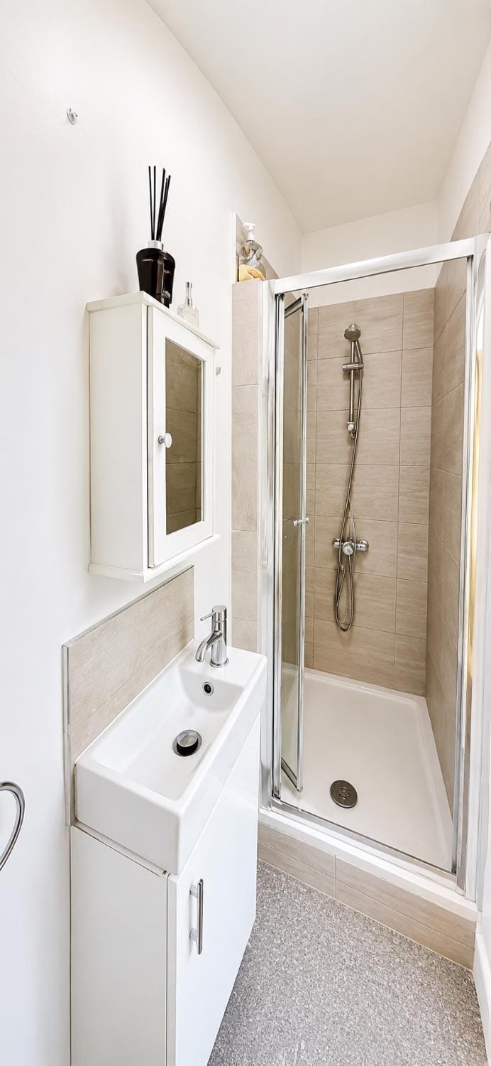 Modern 2 Bedroom Gem With Private Garden Apartment in London Borough of Camden