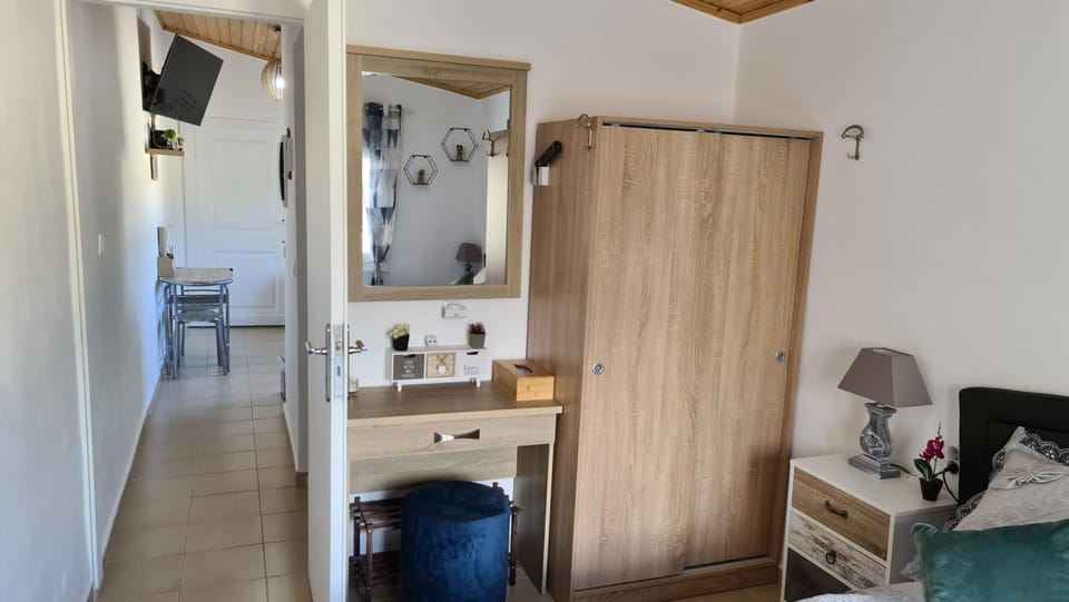 Bed, Photo of the whole room, Bedroom, hair dresser, wardrobe
