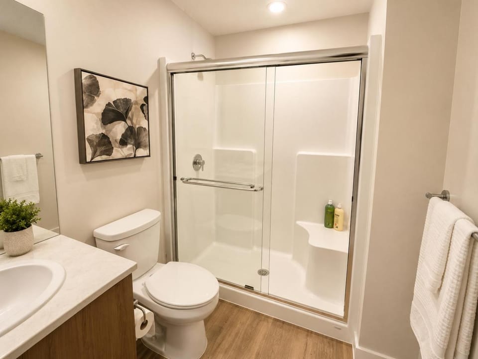 Lovely Brand New Condo Apartment in Sidney